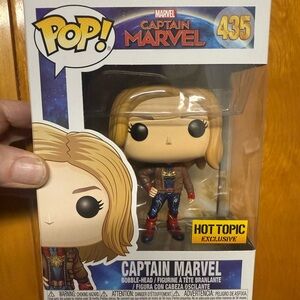 Captain Marvel Funko Pop Vinyl Figure 435 Hot Topic Exclusive